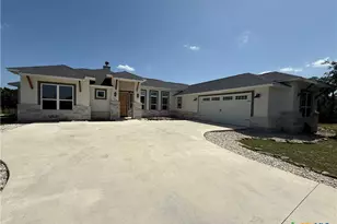 242 Flanders, Fischer, TX 78623 - Photo 2