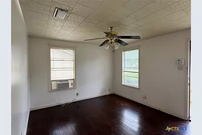 503 W Broadway Street, Cuero, TX 77954 - Photo 2