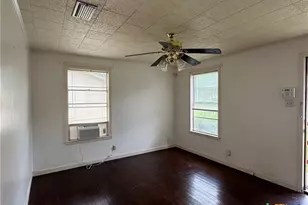 503 W Broadway St, Cuero, TX 77954 - Photo 2