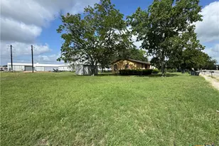 503 W Broadway St, Cuero, TX 77954 - Photo 8