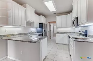 416 Highland Dr, Marble Falls, TX 78654 - Photo 4