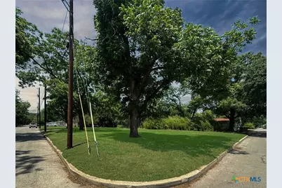 922 Booneville Avenue, New Braunfels, TX 78130 - Photo 4