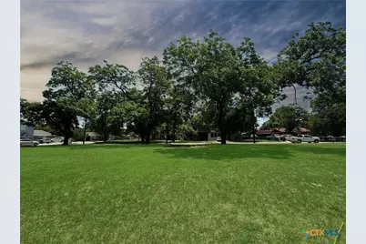 922 Booneville Avenue, New Braunfels, TX 78130 - Photo 10