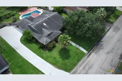 1001 Brookhollow Drive, Port Lavaca, TX 77979 - Photo 2