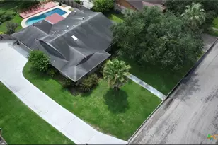 1001 Brookhollow Dr, Port Lavaca, TX 77979 - Photo 2