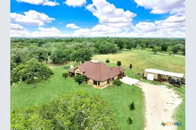 1494 County Road 433, Stockdale, TX 78160 - Photo 10