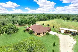 1494 County Rd 433, Stockdale, TX 78160 - Photo 10