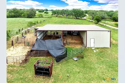 1494 County Road 433, Stockdale, TX 78160 - Photo 34