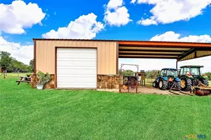 1494 County Rd 433, Stockdale, TX 78160 - Photo 32