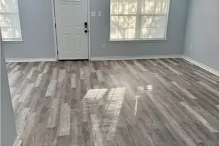 1037 N Guadalupe St, Seguin, TX 78155 - Photo 4