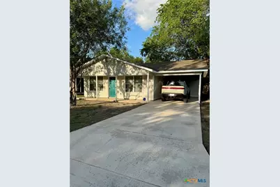 1037 N Guadalupe Street, Seguin, TX 78155 - Photo 1