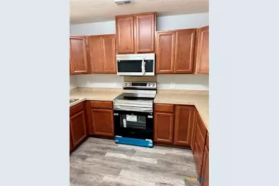 1037 N Guadalupe Street, Seguin, TX 78155 - Photo 18