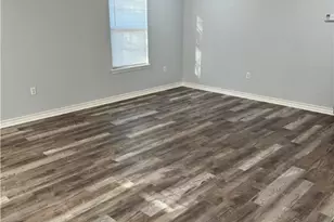 1037 N Guadalupe St, Seguin, TX 78155 - Photo 16