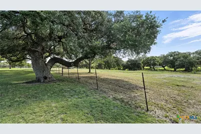 2410 Fm-1680, Flatonia, TX 78941 - Photo 4