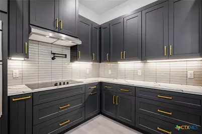 303 W Lane Ave, Manor, TX 78653 - Photo 12