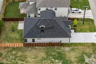 303 W Lane Ave, Manor, TX 78653 - Photo 38