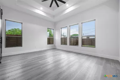 303 W Lane Ave, Manor, TX 78653 - Photo 16