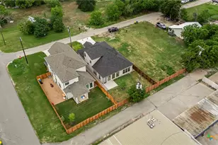 303 W Lane Ave, Manor, TX 78653 - Photo 36