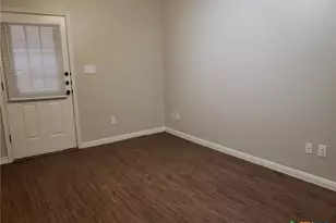 165 S Guadalupe St, San Marcos, TX 78666 - Photo 6