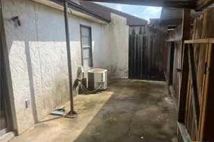 212 Versailles St, Victoria, TX 77904 - Photo 10