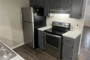 213 Chantilly St, Victoria, TX 77904 - Photo 2