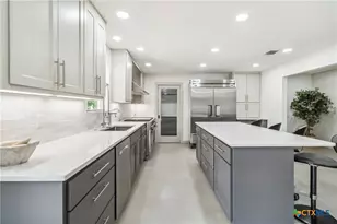 425 W Edgewater Terrace, New Braunfels, TX 78130 - Photo 6