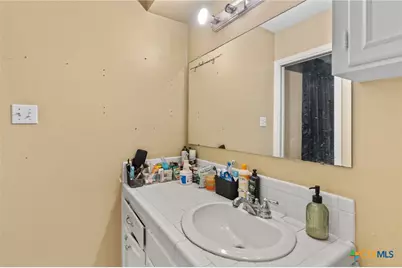 203 Yorkshire Lane, Victoria, TX 77904 - Photo 12