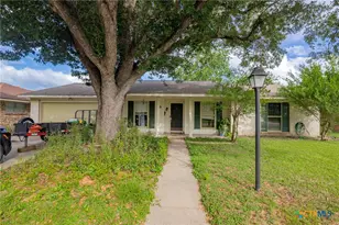 203 Yorkshire Ln, Victoria, TX 77904 - Photo 2