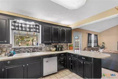 203 Yorkshire Lane, Victoria, TX 77904 - Photo 4