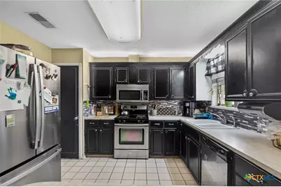 203 Yorkshire Lane, Victoria, TX 77904 - Photo 6