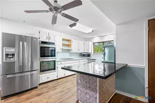 213 Tracy Ln, Victoria, TX 77904 - Photo 10