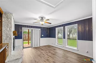 213 Tracy Ln, Victoria, TX 77904 - Photo 6