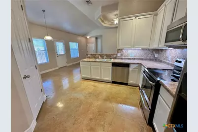 362 E Faust Street, New Braunfels, TX 78130 - Photo 6