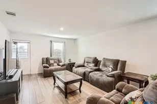 13517 Knights Br Dr, Elgin, TX 78621 - Photo 4