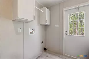 855 Roosevelt Rd, Luling, TX 78648 - Photo 32