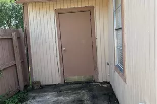 1051 Country Club Dr, Seguin, TX 78155 - Photo 10