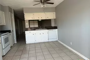 1051 Country Club Dr, Seguin, TX 78155 - Photo 4