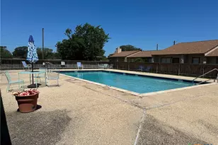 1051 Country Club Dr, Seguin, TX 78155 - Photo 12