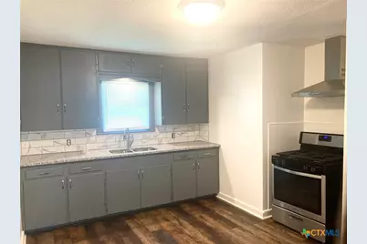 708 E Loma Vista Avenue, Victoria, TX 77901 - Photo 6