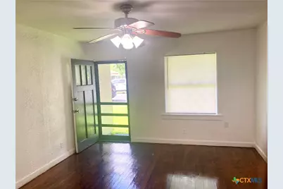 708 E Loma Vista Avenue, Victoria, TX 77901 - Photo 2