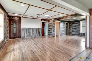 116 N Ben Wilson St, Victoria, TX 77901 - Photo 12