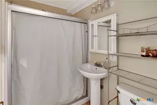 116 N Ben Wilson St, Victoria, TX 77901 - Photo 24