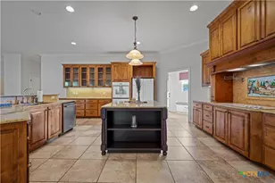 758 Mission Heights, New Braunfels, TX 78130 - Photo 14