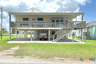 604 W Maple St, Port O'Connor, TX 77982 - Photo 4