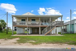 604 W Maple St, Port O'Connor, TX 77982 - Photo 2