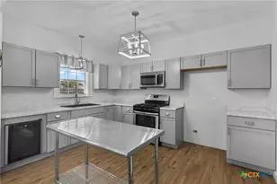 905 N Navarro St, Victoria, TX 77901 - Photo 24