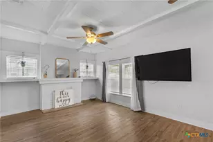 905 N Navarro St, Victoria, TX 77901 - Photo 8