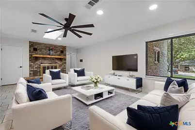 221 W Tanglewood Drive, New Braunfels, TX 78130 - Photo 4