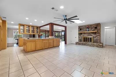 221 W Tanglewood Drive, New Braunfels, TX 78130 - Photo 2