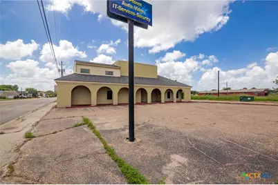 708 E Goodwin Avenue, Victoria, TX 77901 - Photo 8